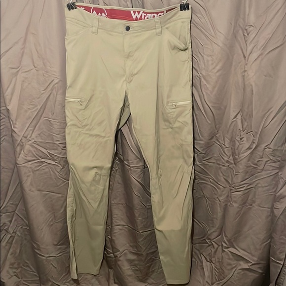 Wrangler stretch hiking pants 36x32 bad seam - Picture 1 of 3